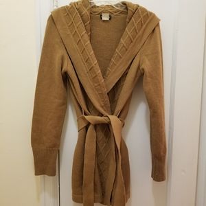 Beautiful tan thick tie sweater